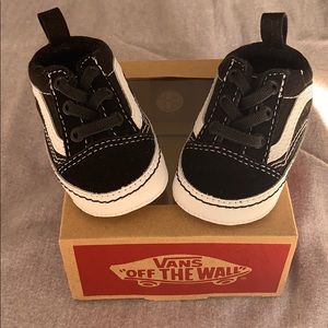 Black size 1 baby vans